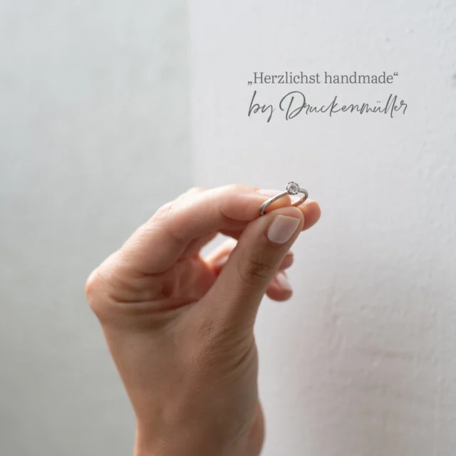 Im traditionellen Sinne steht ein Ring für Unendlichkeit, Verbundenheit und Liebe💞
Bei uns findet ihr unendliche Möglichkeiten mit unserer erstklassigen Ringauswahl und dem kostenlosen Weitentauschservice:
JUWELIER DRUCKENMÜLLER
Dein Juwelier für besondere Momente🥂🎉
Kapellengasse 2 * 74564 Crailsheim
Telefonnummer 07951-961032
www.juwelier-druckenmueller.de
Im Bild: Unser "Herzlichst" Ring - ein Unikat aus dem eigenen Atelier
Perfekt in Szene gesetzt von @klladesign 
#verlobungsringe #hochzeitsringe #antragsringe #crailsheim #juwelierdruckenmüller #feuchtwangen #dinkelsbühl #gaildorf #gerabronn #schnelldorf #blaufelden #ilshofen #ansbach #rothenburgobdertauber #weikersheim #ellwangen #aalen
